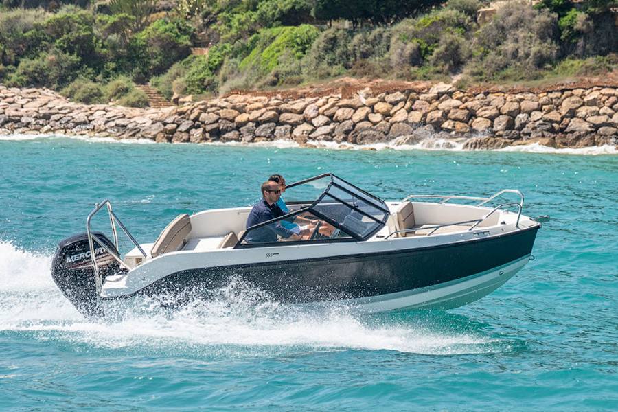 QUICKSILVER ACTIV 555 BOWRIDER