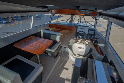 VOYAGER 700 Cabin с YAMAHA 250