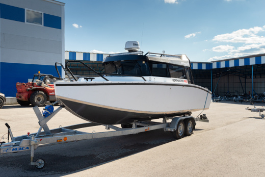 VOYAGER 700 Cabin с YAMAHA 250