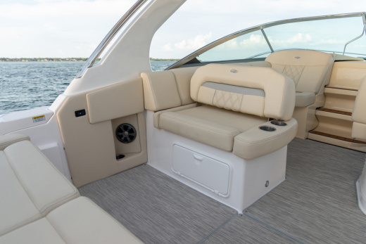 Regal 33 XO