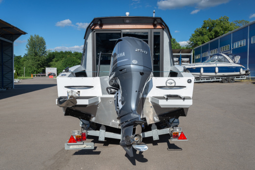 VOYAGER 700 Cabin с YAMAHA 250
