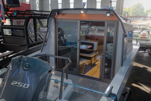 VOYAGER 700 Cabin с YAMAHA 250
