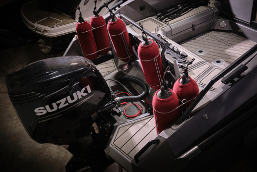 Victory A8 с двигателем SUZUKI 300 APX