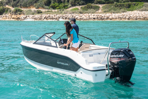 QUICKSILVER ACTIV 555 BOWRIDER
