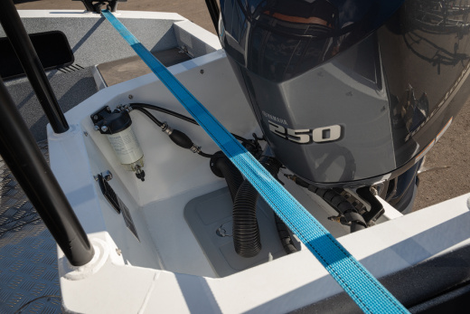 VOYAGER 700 Cabin с YAMAHA 250