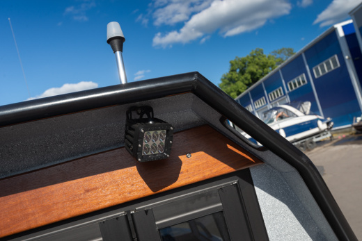 VOYAGER 700 Cabin с YAMAHA 250