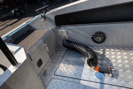 VOYAGER 700 Cabin с YAMAHA 250