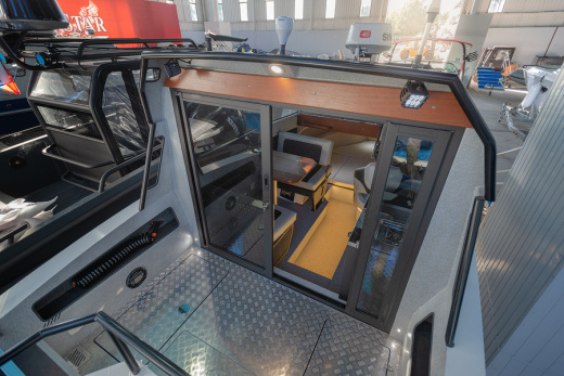 VOYAGER 700 Cabin с YAMAHA 250