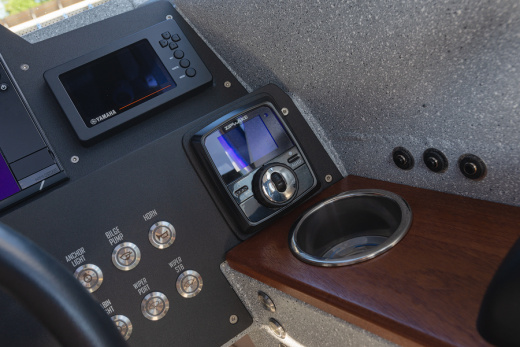 VOYAGER 700 Cabin с YAMAHA 250
