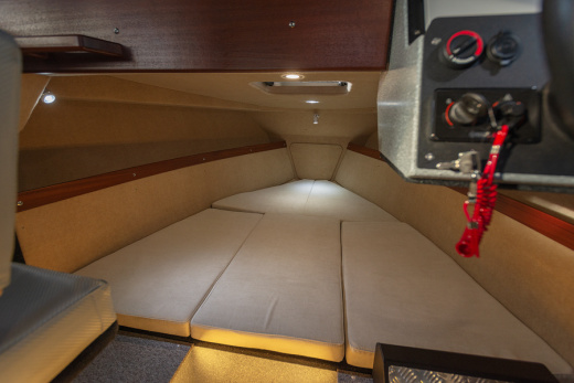 VOYAGER 700 Cabin с YAMAHA 250
