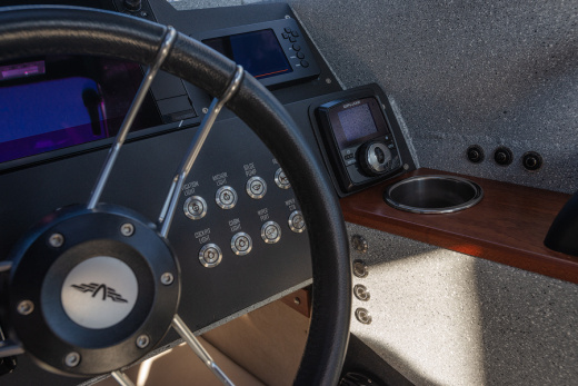 VOYAGER 700 Cabin с YAMAHA 250