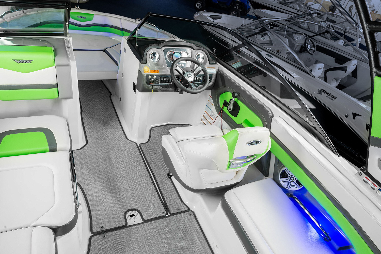 Обзор катера Chaparral 203 Vortex VRX Синий