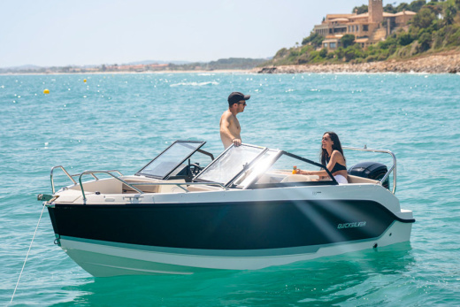QUICKSILVER ACTIV 555 BOWRIDER